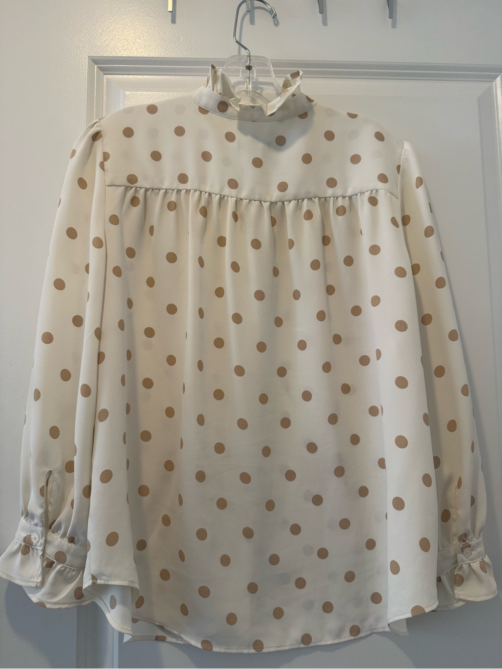 Ann Taylor Polka Dot Ruffle Button in Winter White Size Medium Petite - Picture 5 of 6